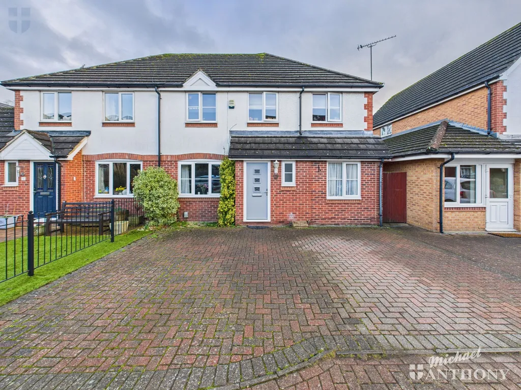 4 bed house for sale — Redwood Drive, Aylesbury, HP21 7TN