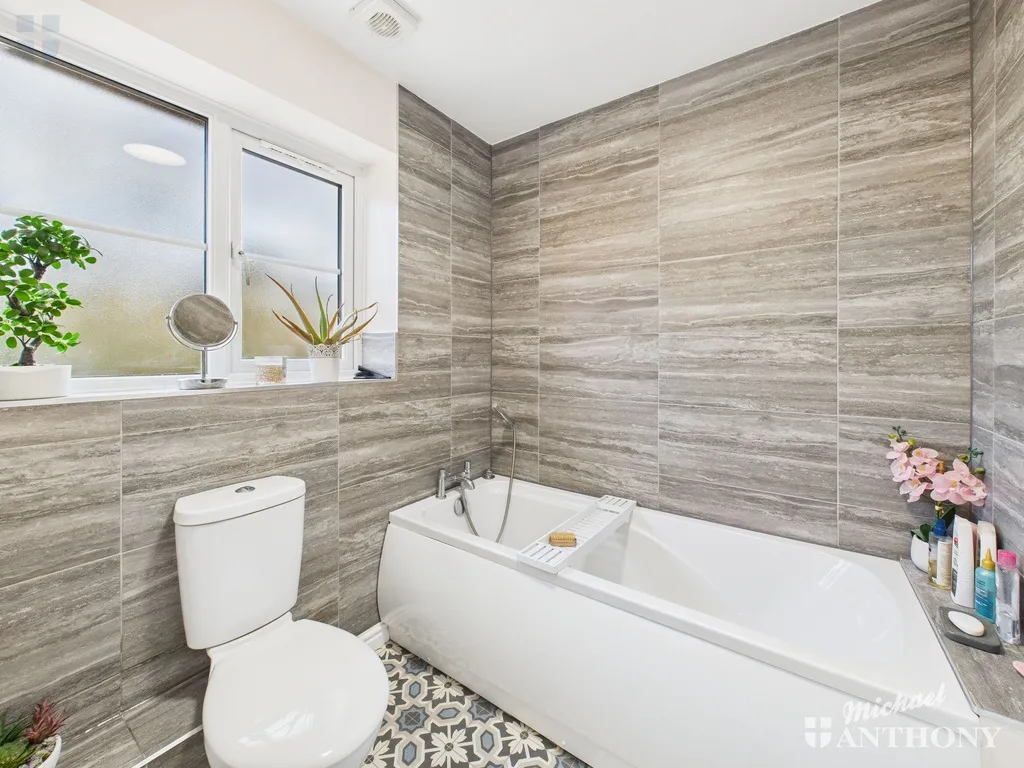 Redwood Drive, Aylesbury, HP21 7TN, photo 15