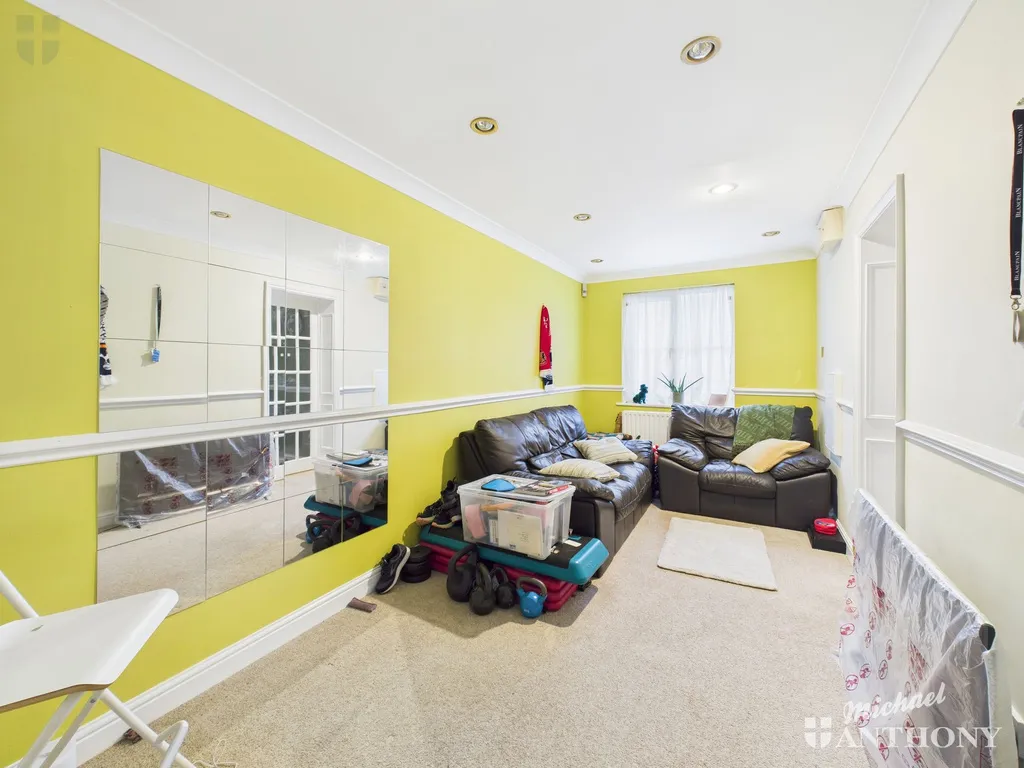 Redwood Drive, Aylesbury, HP21 7TN, photo 11