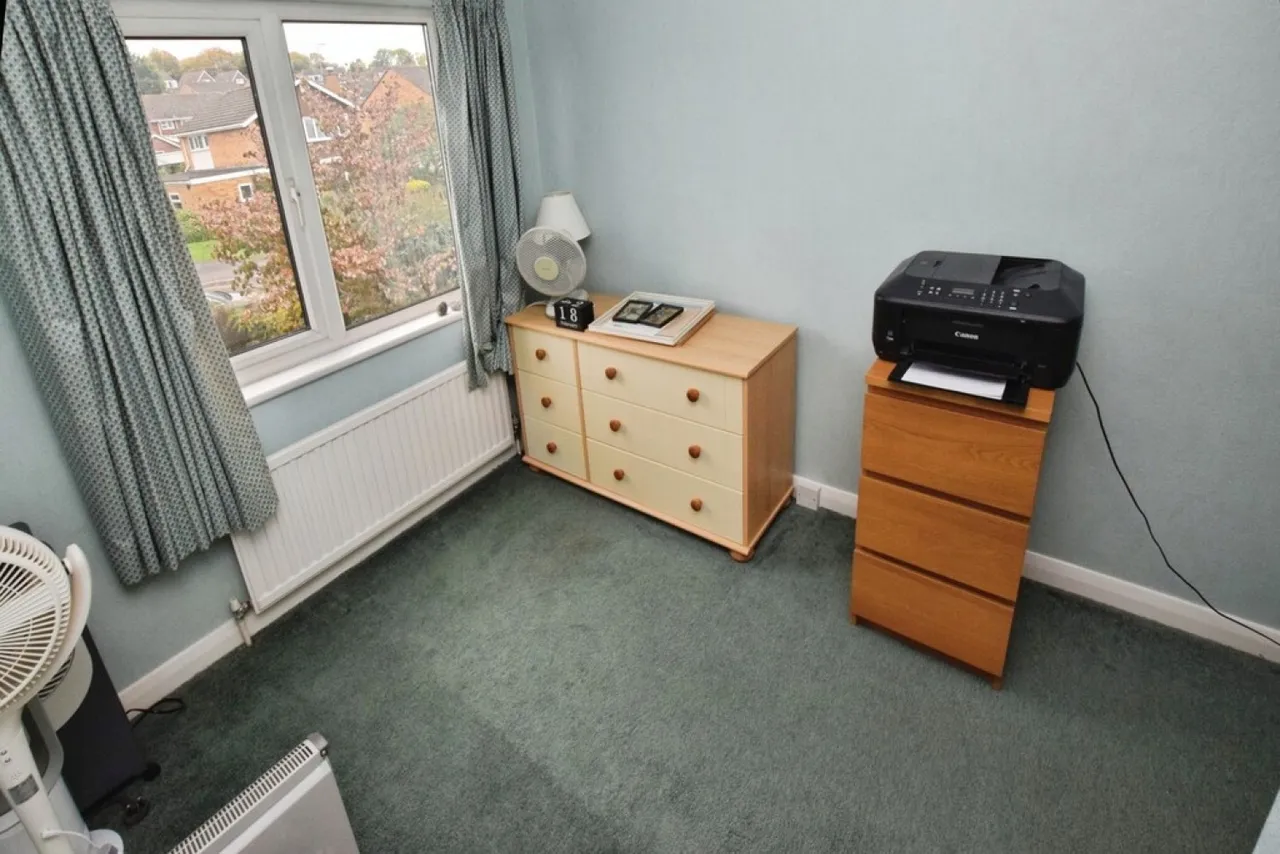 Broadfields Road, photo 9
