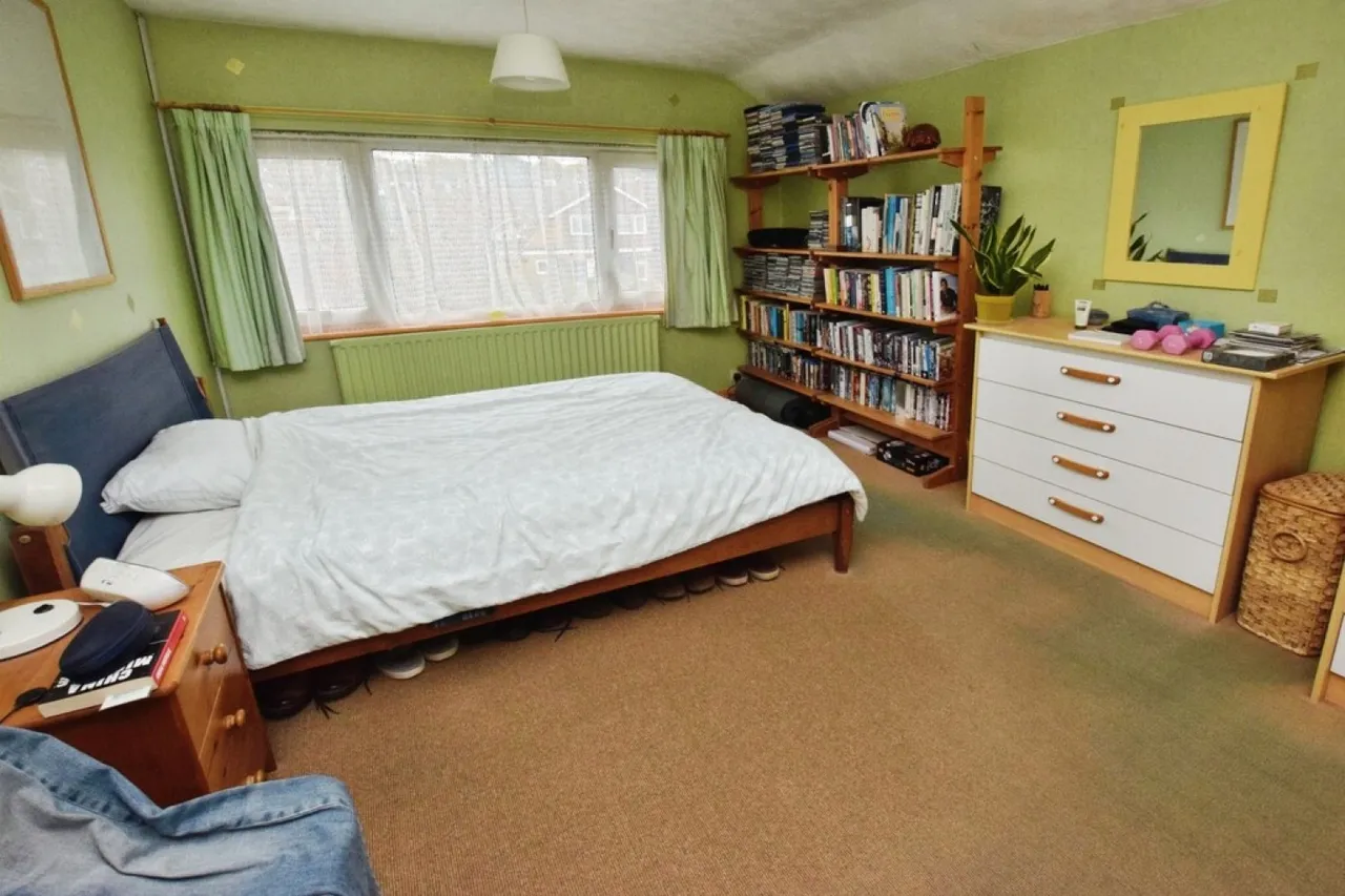 Broadfields Road, photo 7
