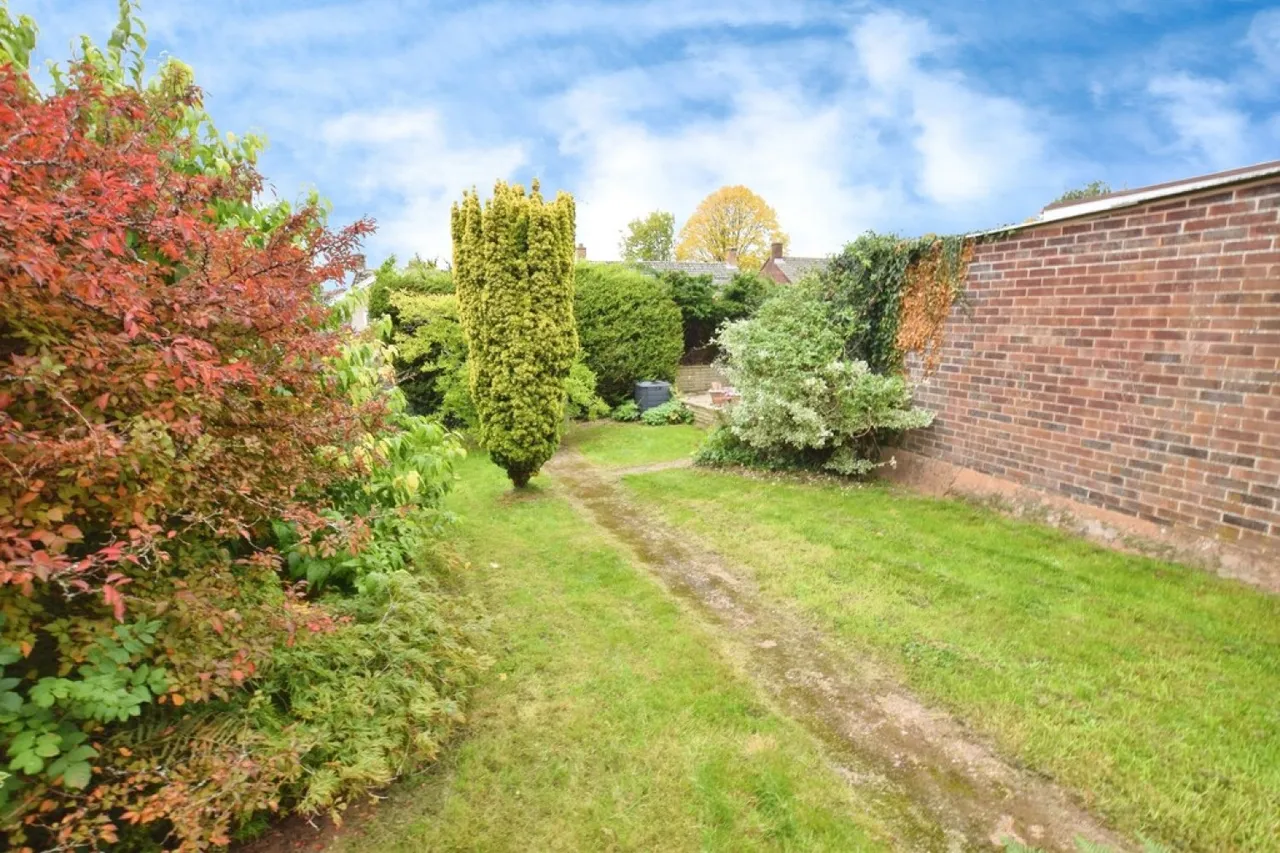 Broadfields Road, photo 11