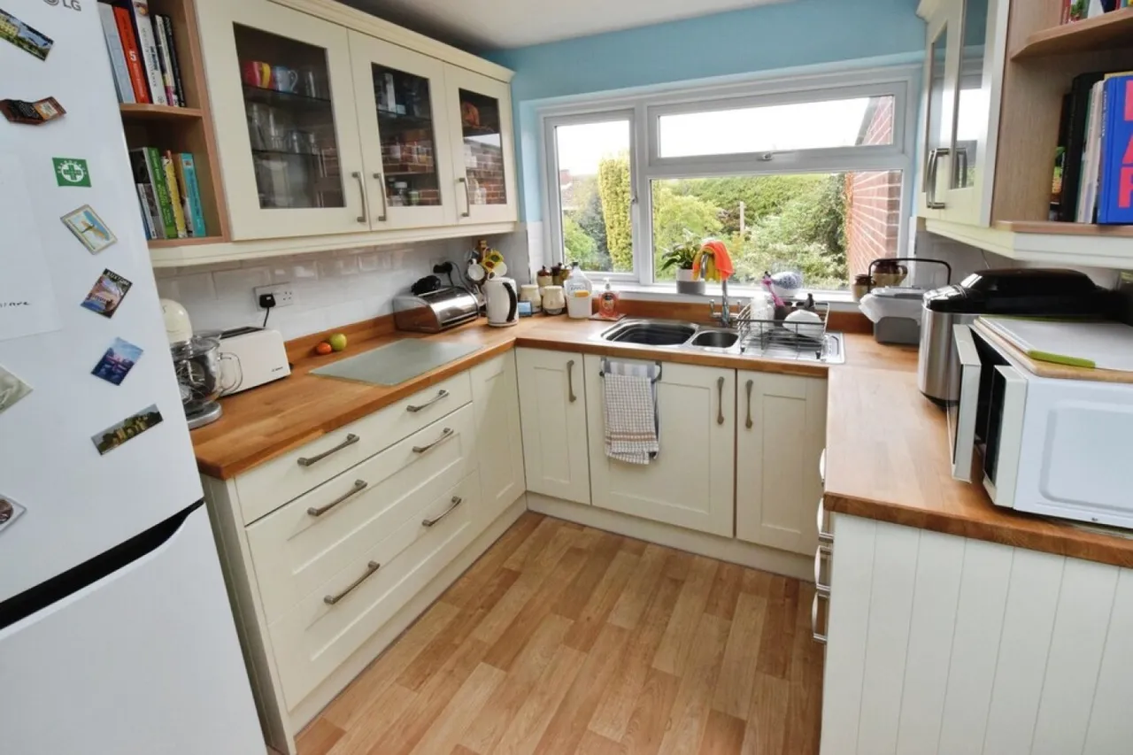 Broadfields Road, photo 6
