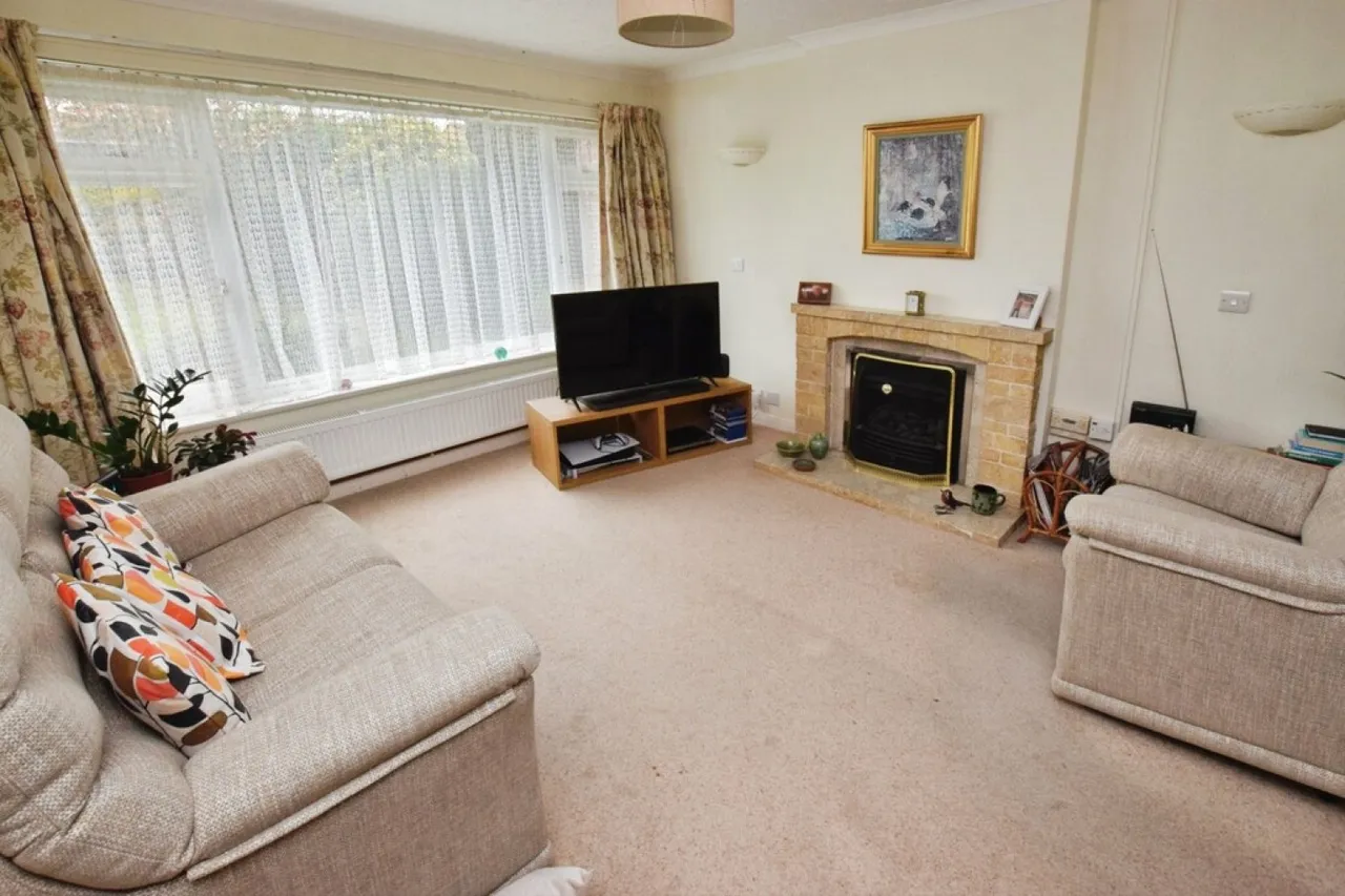 Broadfields Road, photo 2