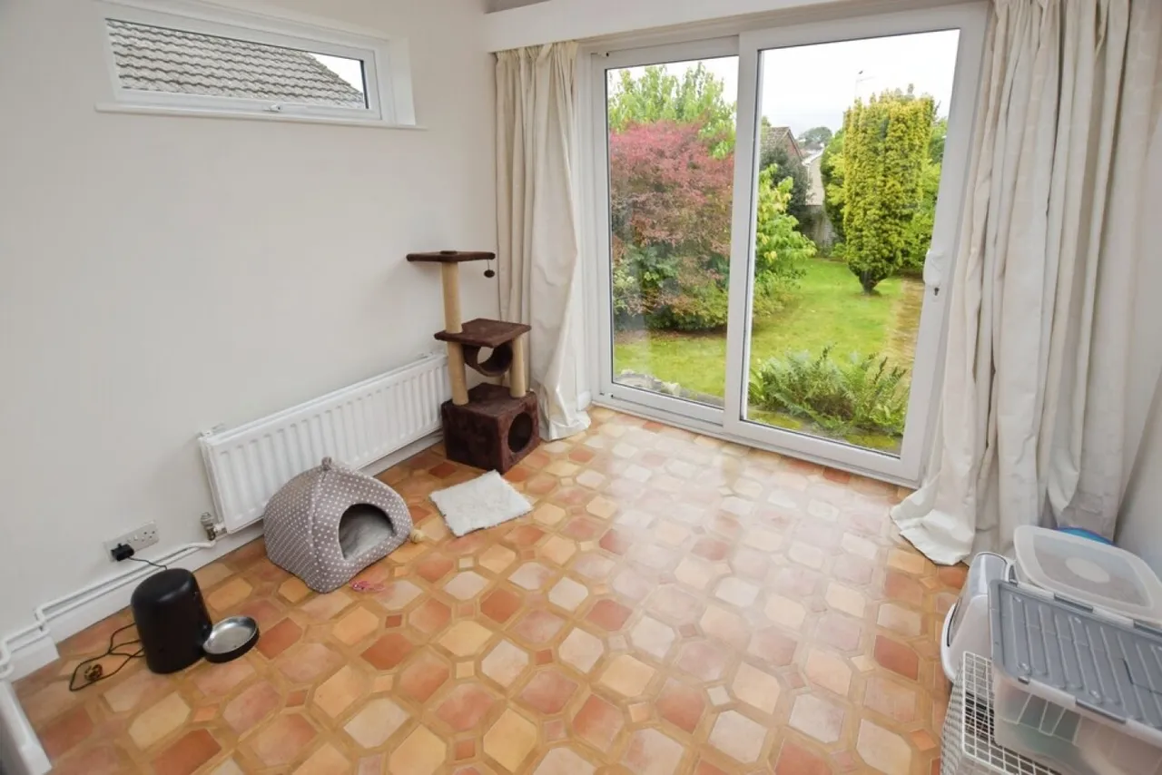 Broadfields Road, photo 4