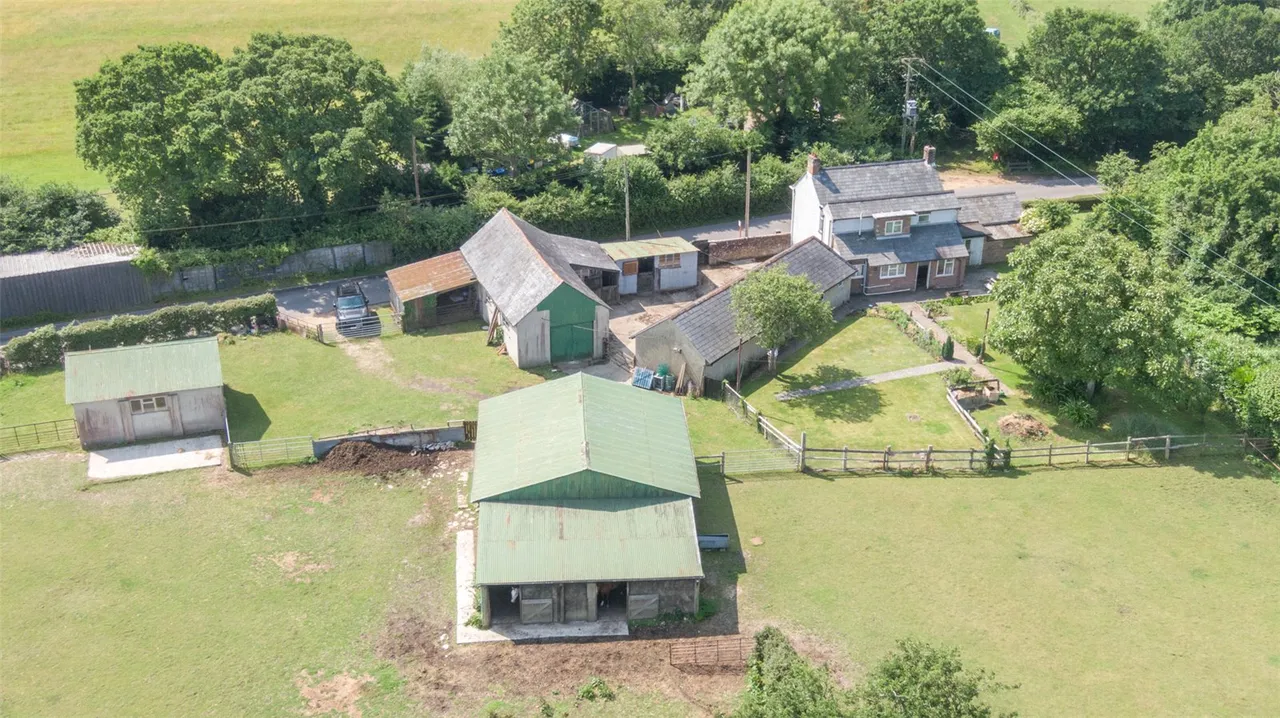 Bull Hill, Pilley, Lymington, Hampshire, SO41 5RA, photo 4
