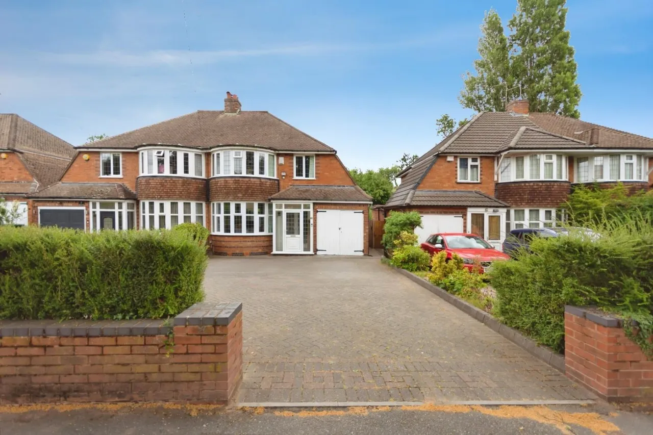 3 bed house for sale — Dorchester Road, Solihull