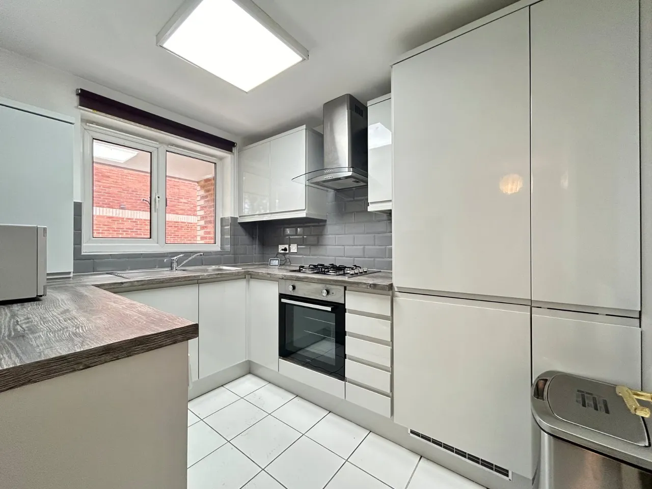 2 bed flat to rent, Greenfield Court, Adel, LS16