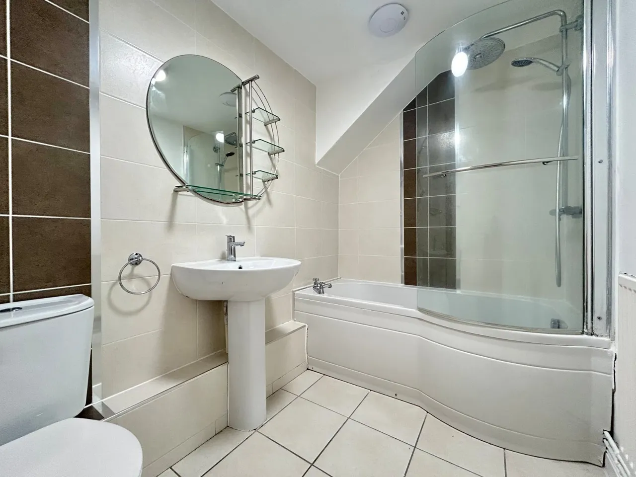 Greenfield Court, Adel, LS16, photo 5