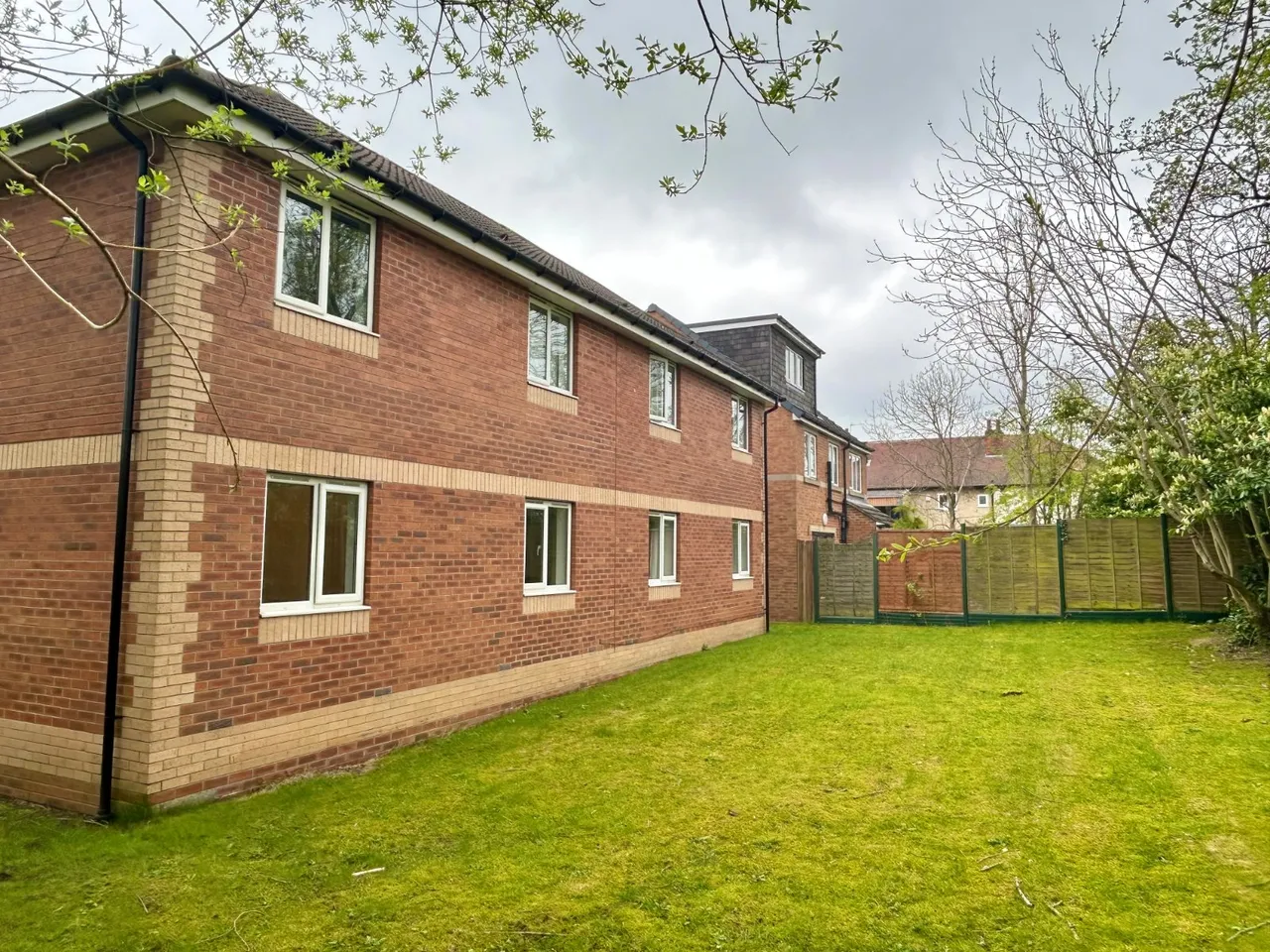 Greenfield Court, Adel, LS16, photo 9