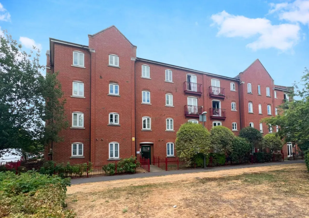 1 bed flat for sale — Barnshaw House, Aylesbury, HP21 8FH