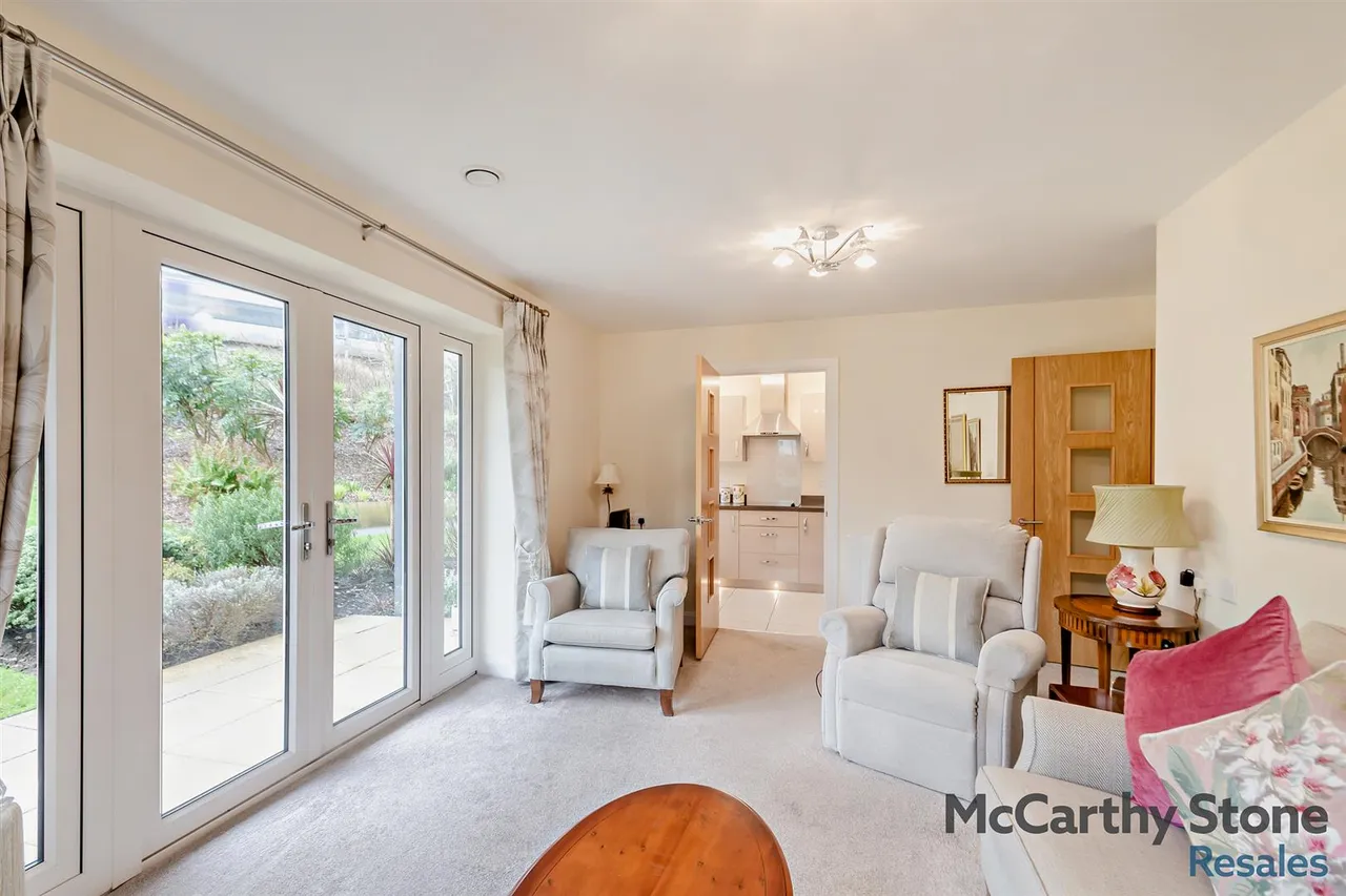 2 bed flat for sale, Railway Road, Ilkley, LS29