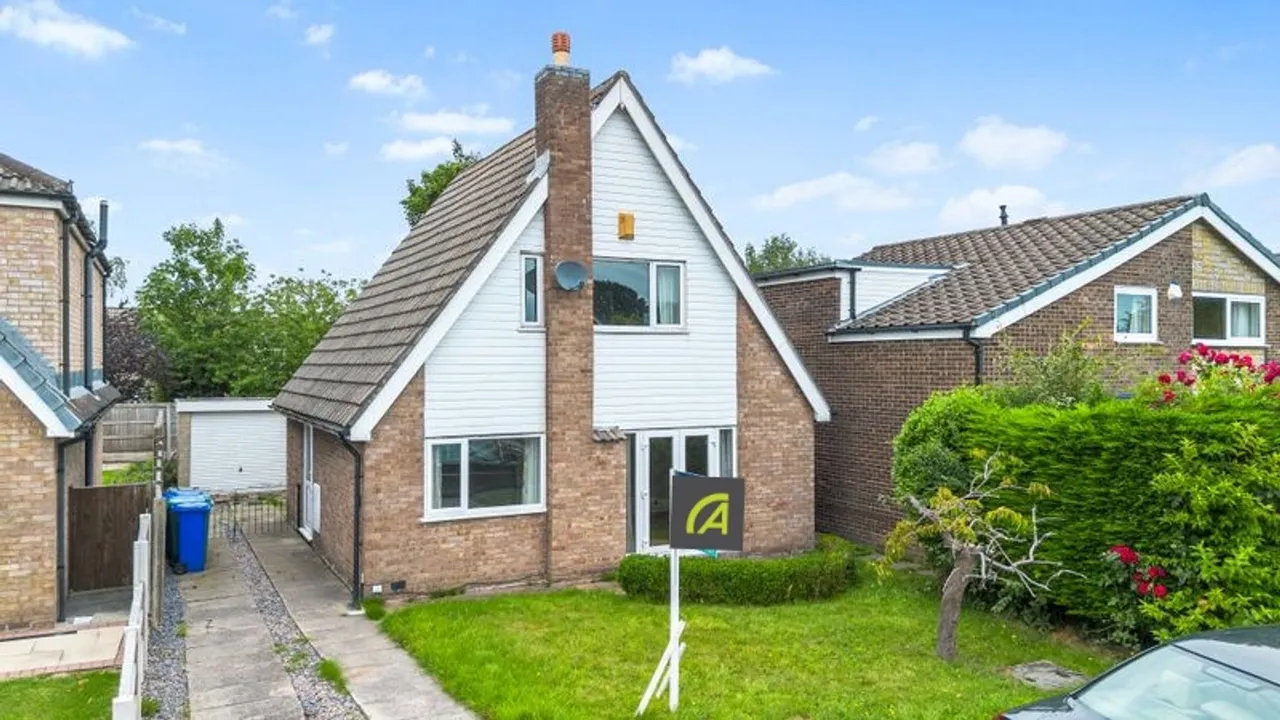 3 bed house for sale — Jackson Avenue, Culcheth, Warrington, Warrington, WA3 4EL