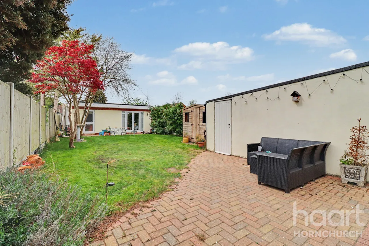 Rainham, RM13, photo 10