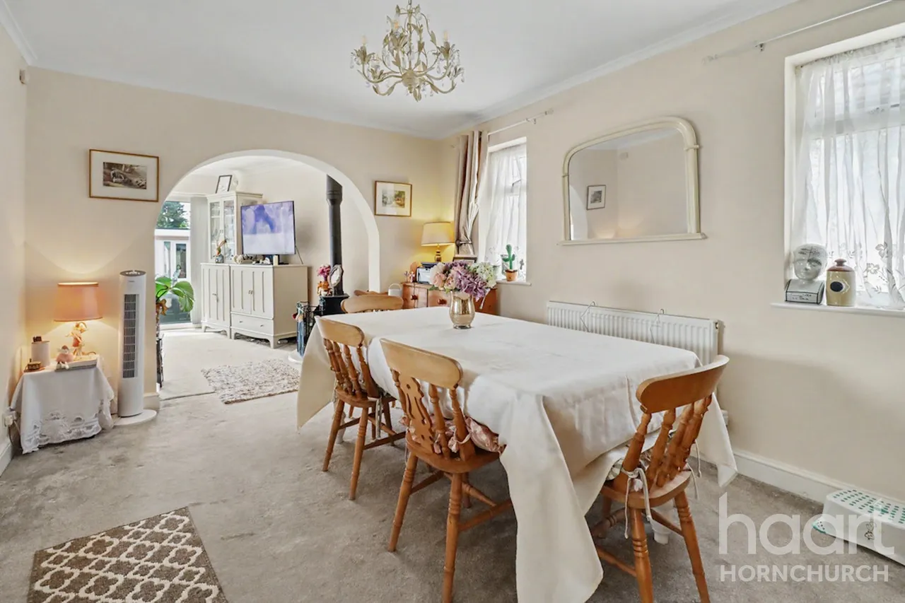 Rainham, RM13, photo 4