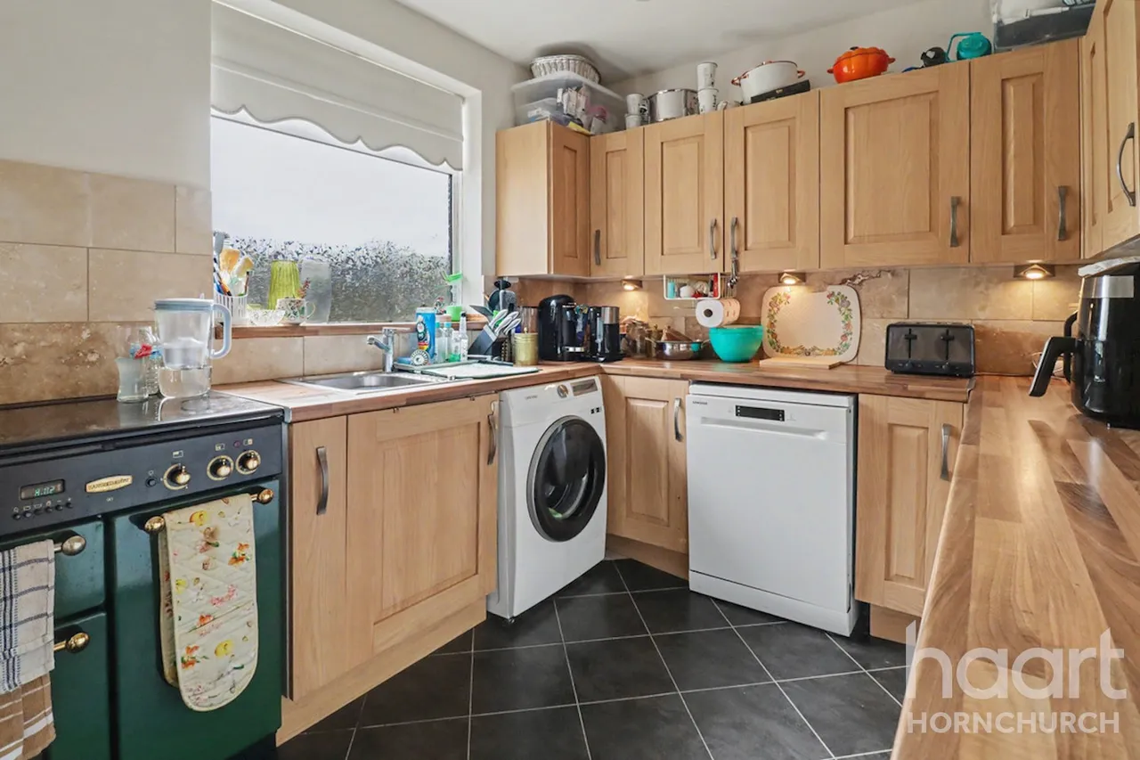 Rainham, RM13, photo 5