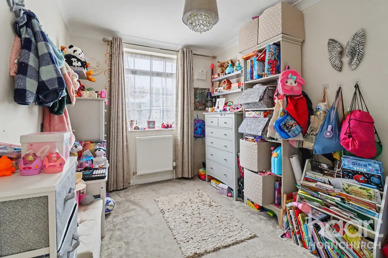 Rainham, RM13, photo 8