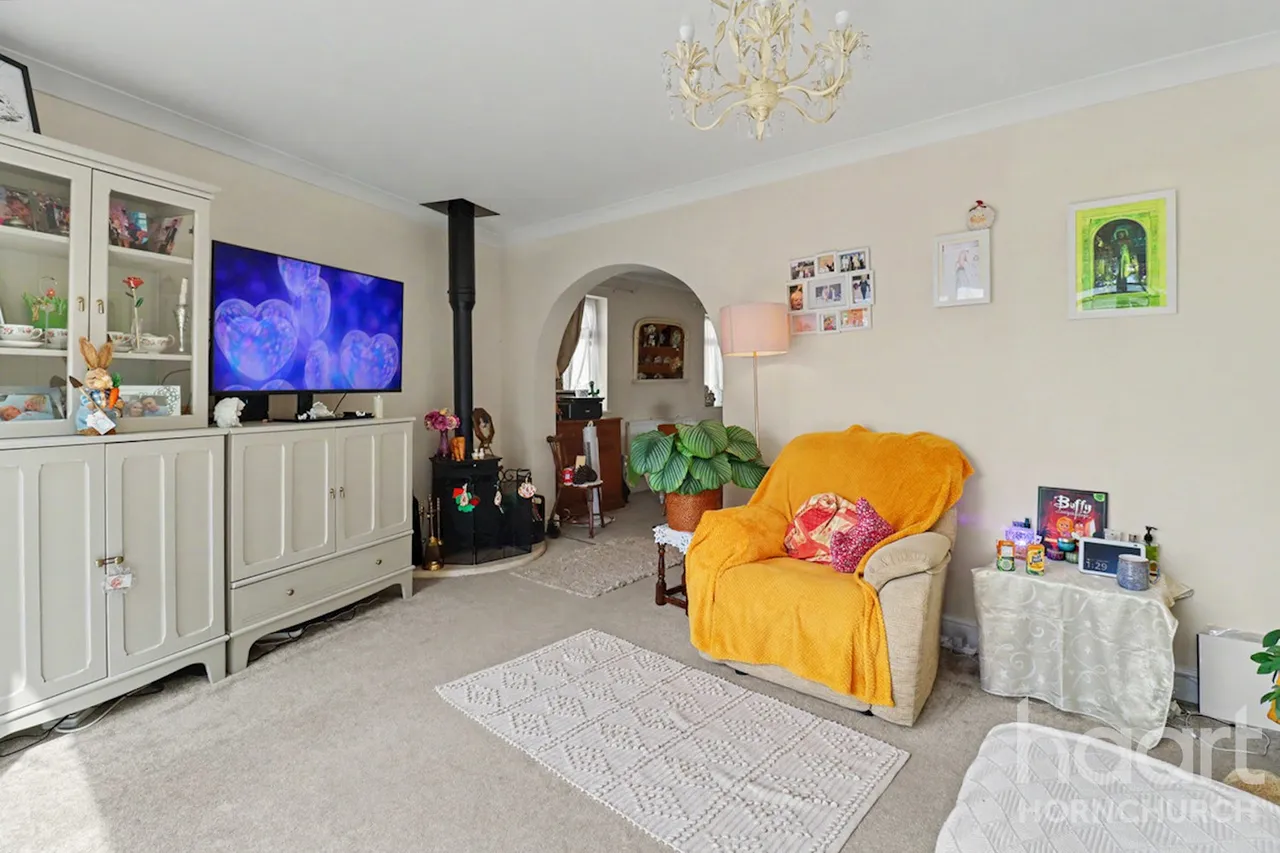 Rainham, RM13, photo 3