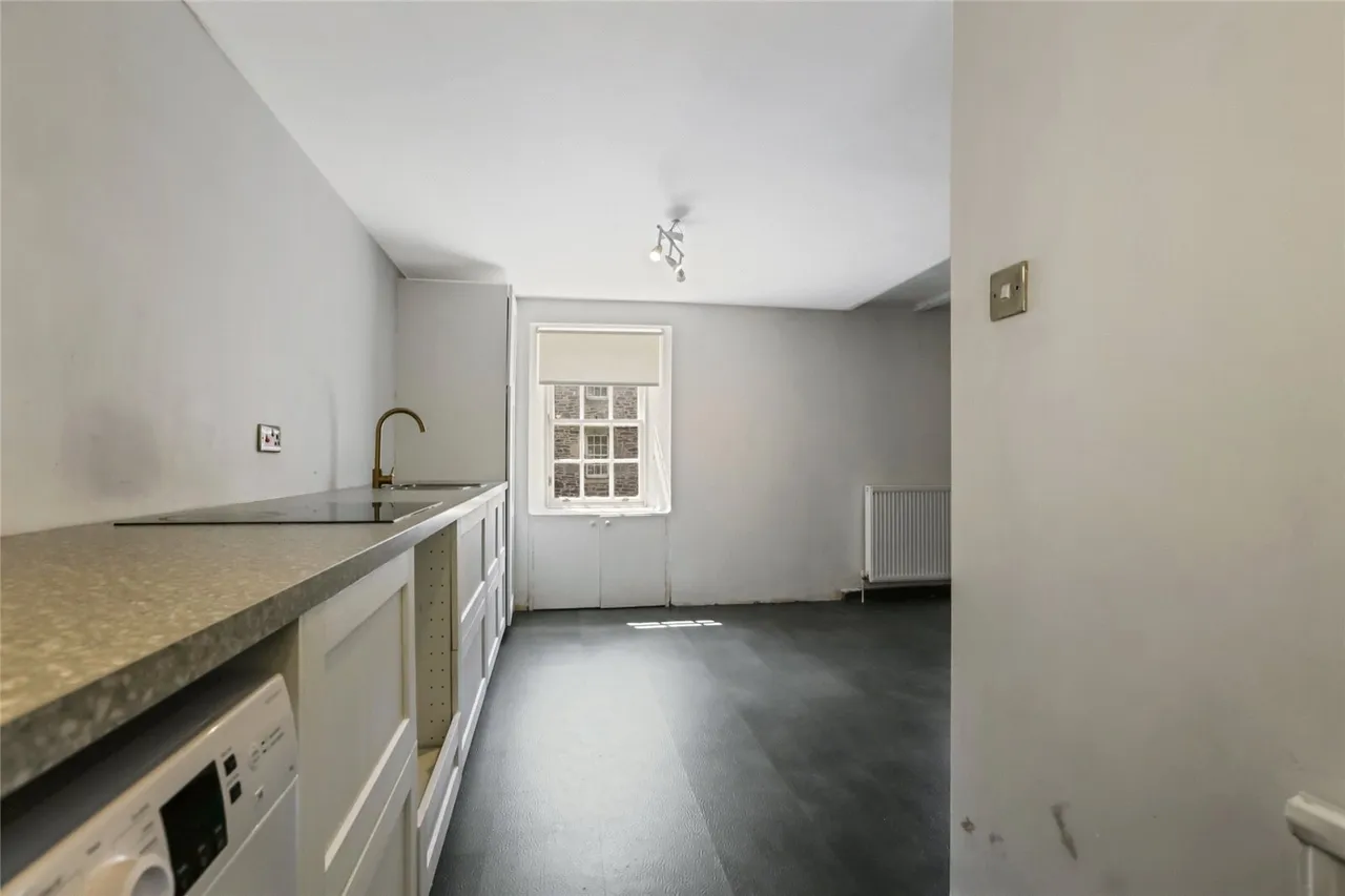 Long Row, Lanark, ML11, photo 7