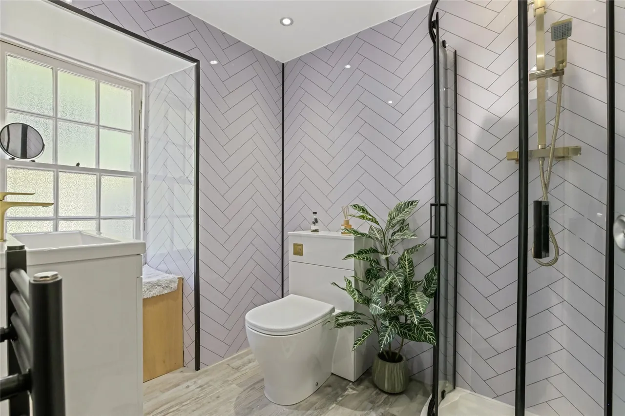 Long Row, Lanark, ML11, photo 15