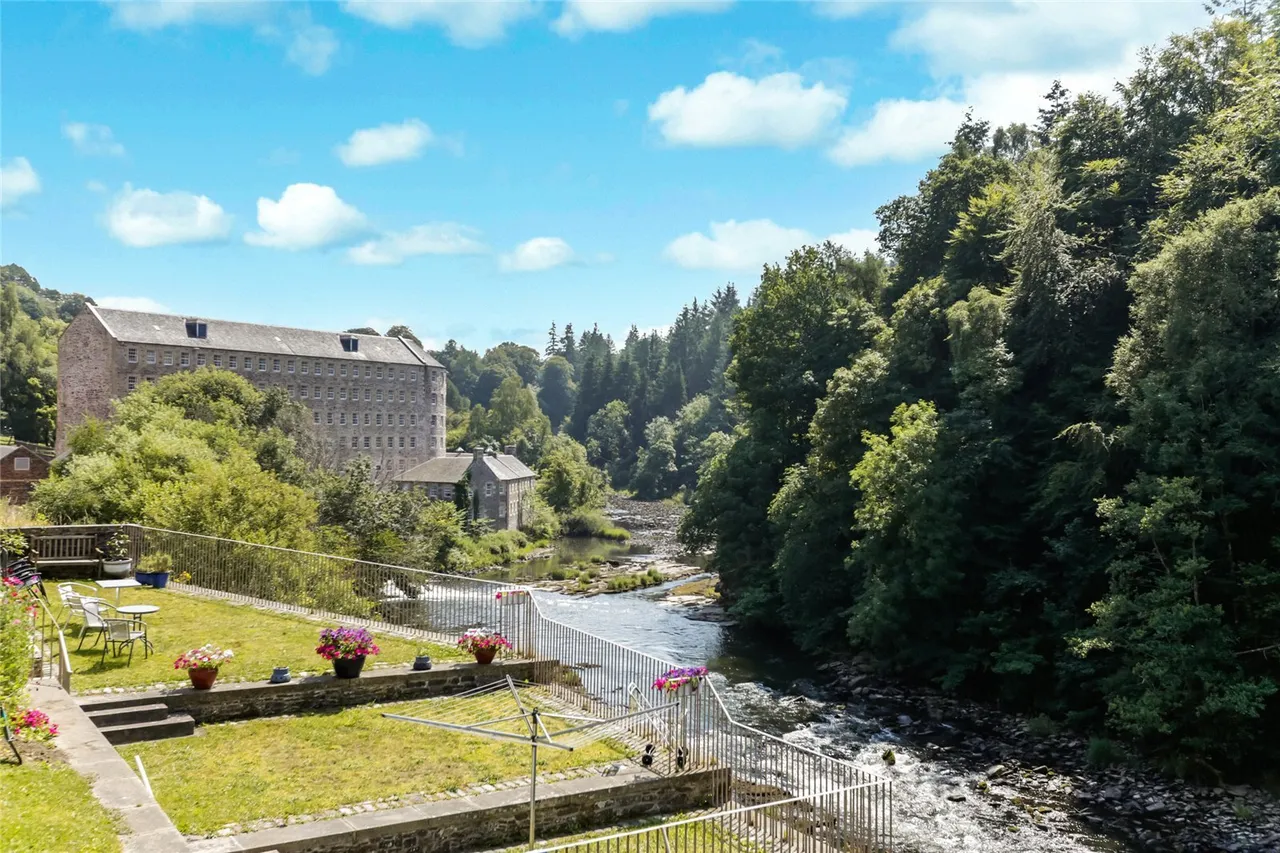 Long Row, Lanark, ML11, photo 20