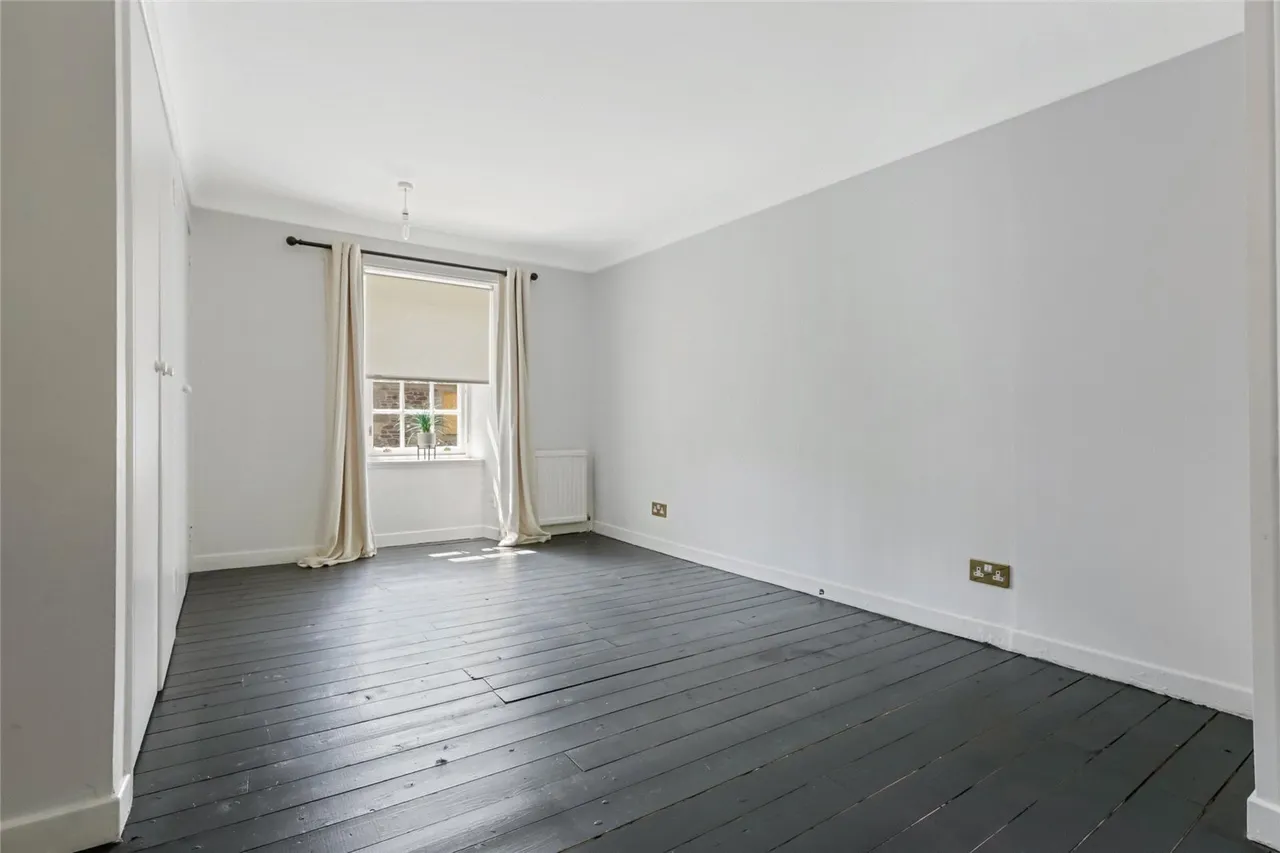 Long Row, Lanark, ML11, photo 17
