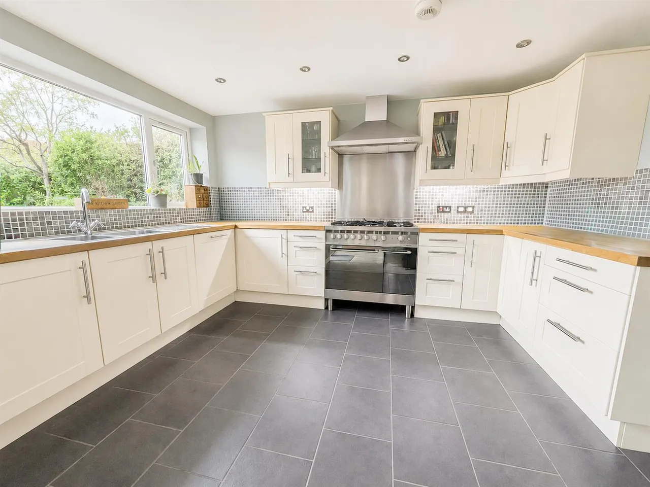 Lewes Road, Ridgewood, Uckfield, TN22 5SN, photo 9
