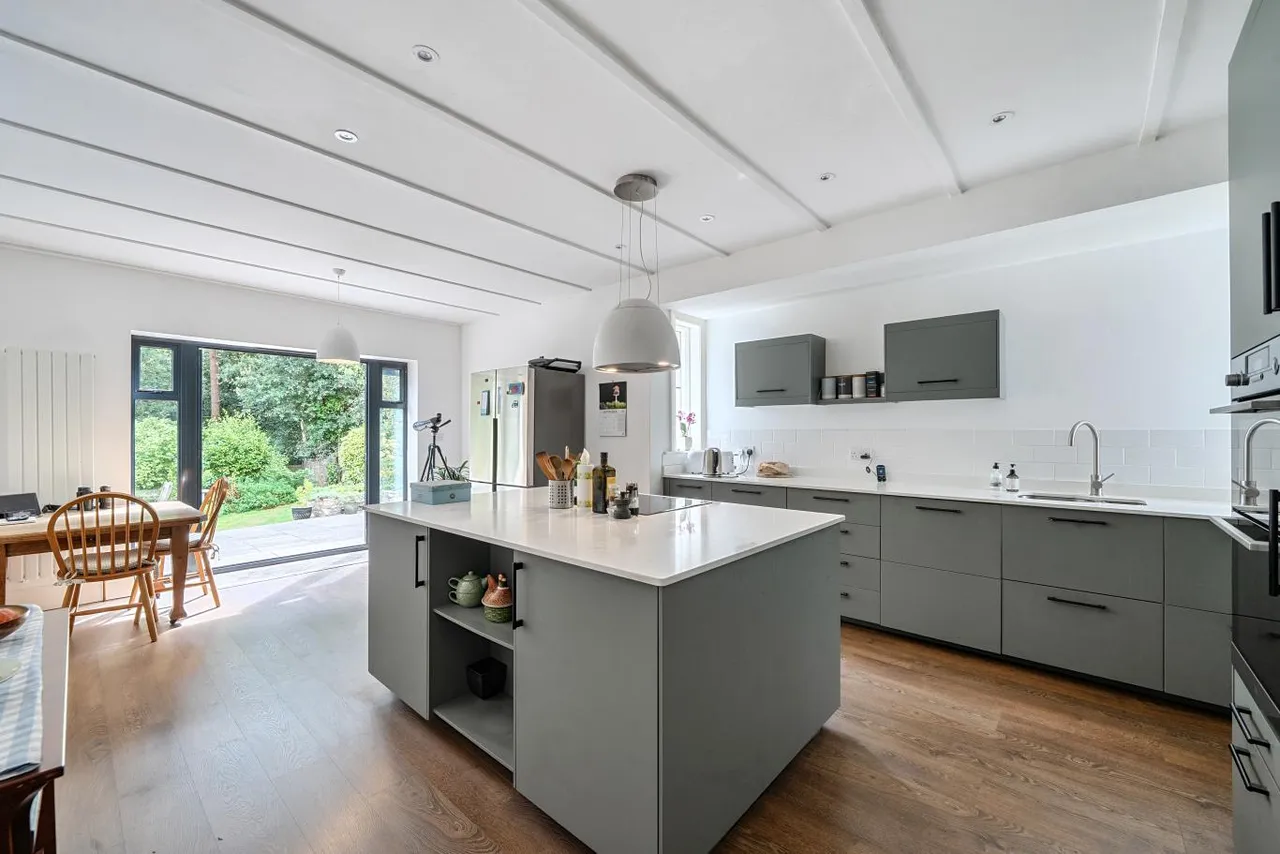 Howard Road, BH8, photo 2