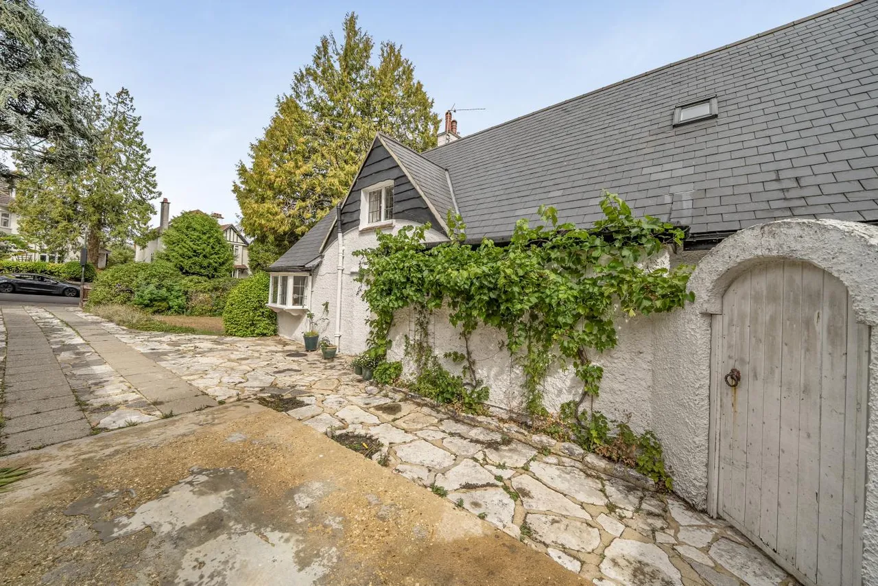 Howard Road, BH8, photo 18
