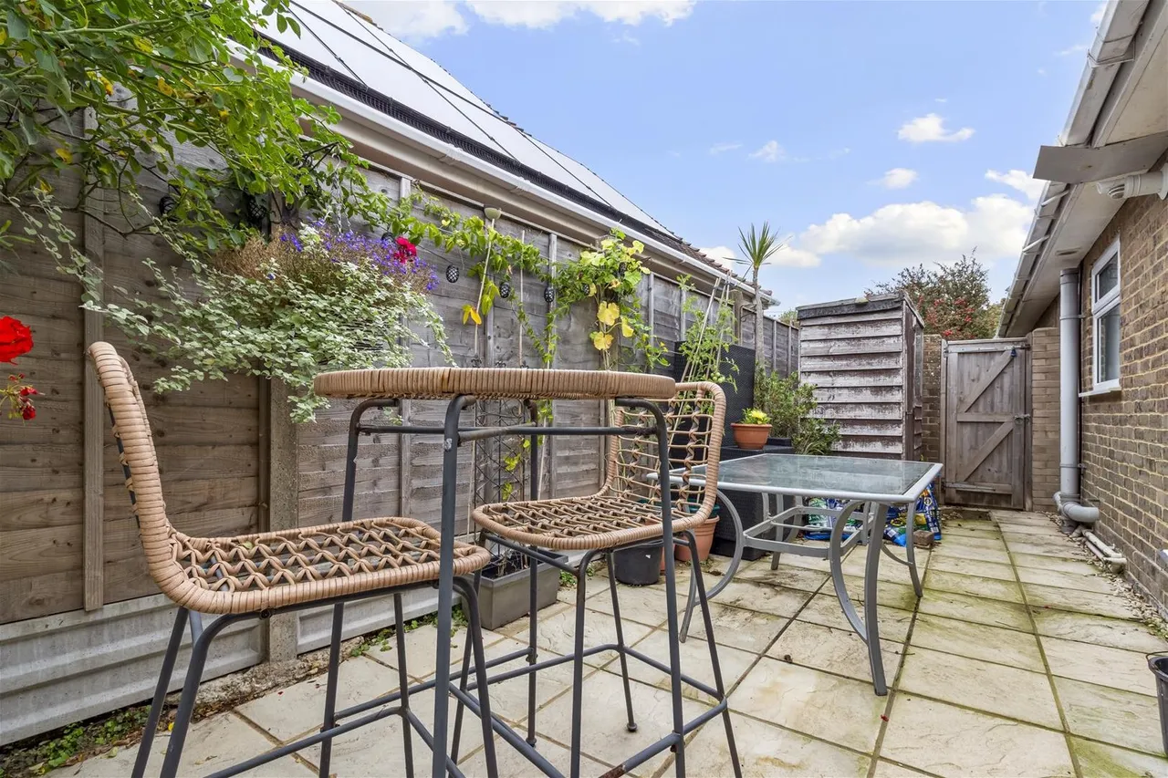 Cowdray Close, Goring-By-Sea, photo 18