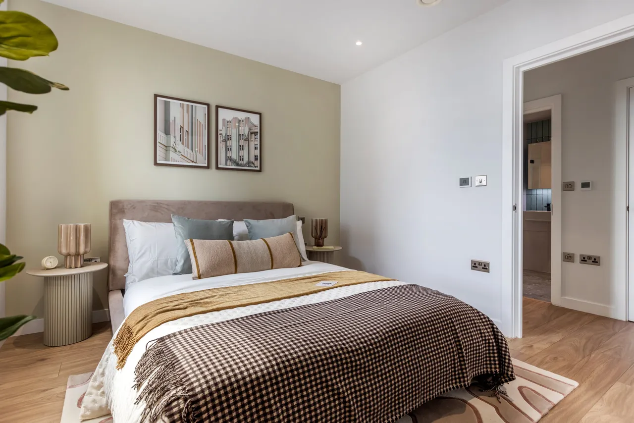 Victoria Road, London, W3, photo 6