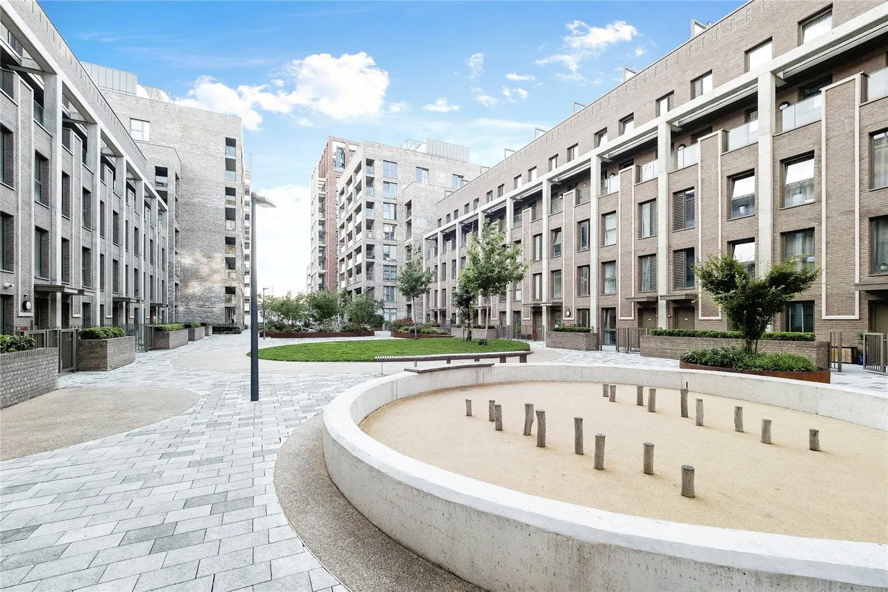 Shipbuilding Way, Upton Park, London, E13, photo 11