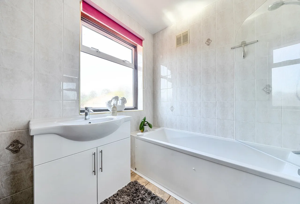 Derek Avenue, Wallington, SM6 7LA, photo 13