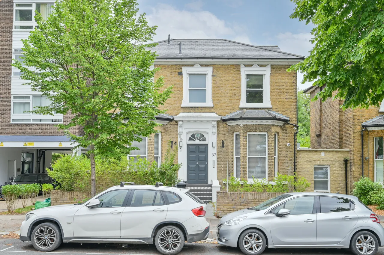 1 bed flat to rent — Flat 6, 37 Eaton Rise, Ealing