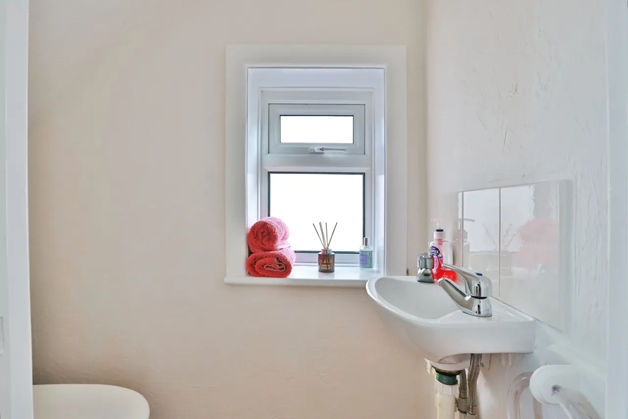 Broughton Avenue, Northbourne, BH10, photo 10