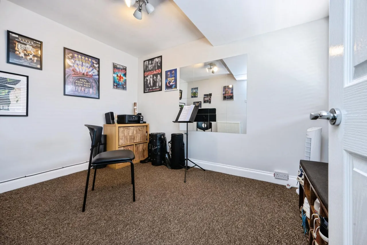 Leeds Smith Drive, Sandy, SG19, photo 10