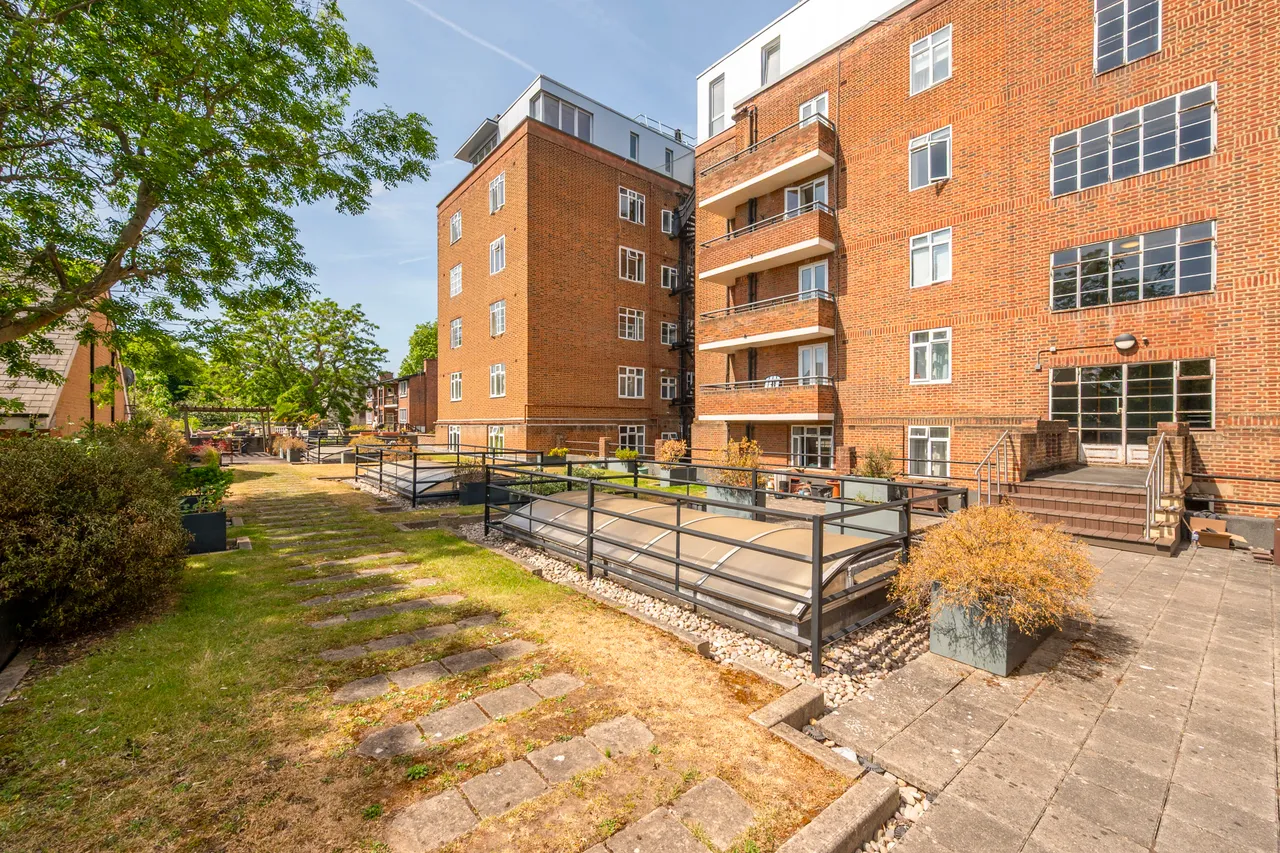 41 Millbrooke Court, Keswick Road, London, photo 9