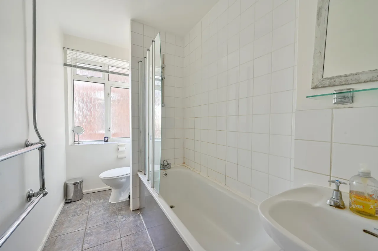 41 Millbrooke Court, Keswick Road, London, photo 6