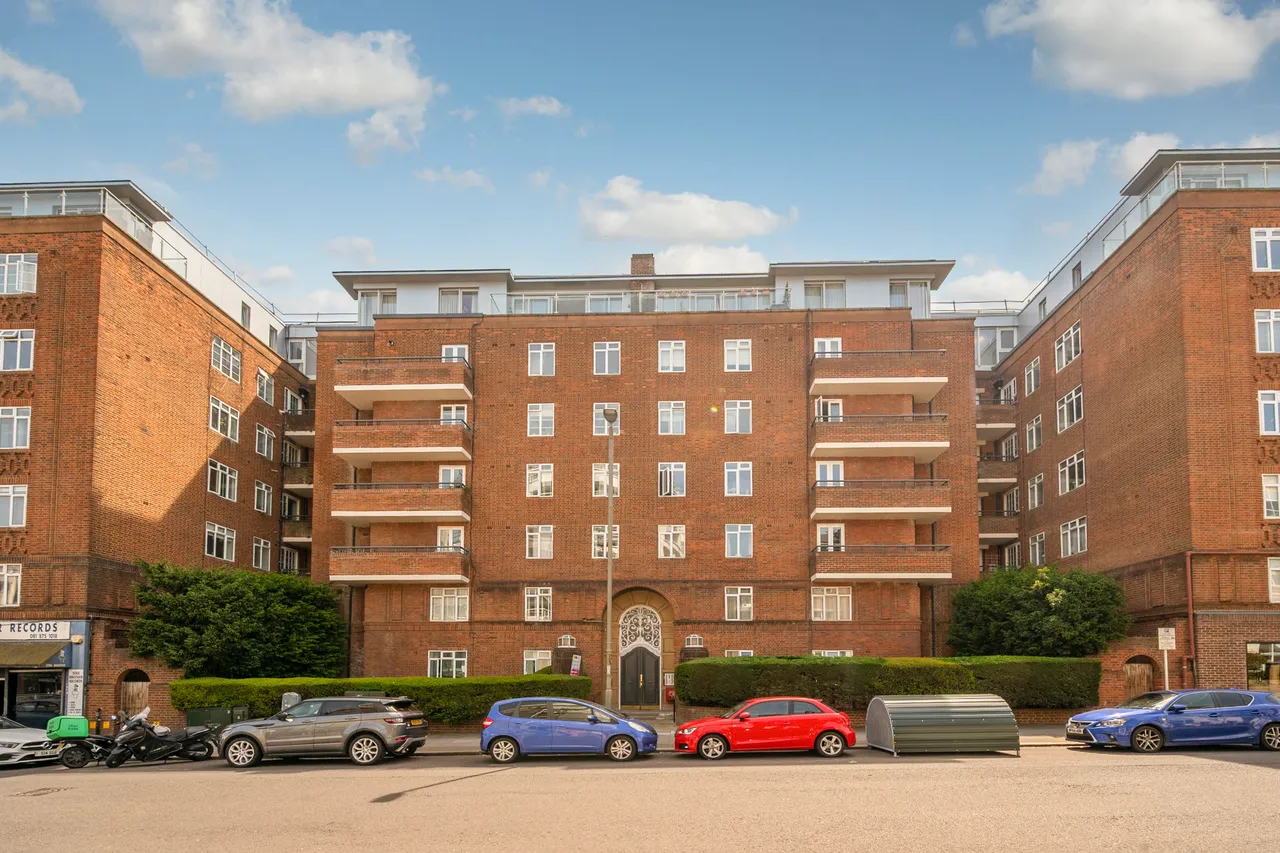 1 bed flat for sale — 41 Millbrooke Court, Keswick Road, London