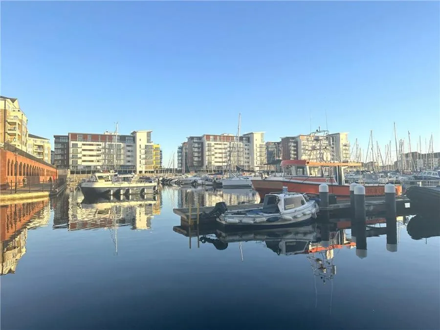 2 bed flat for sale, Midway Quay, Eastbourne, BN23