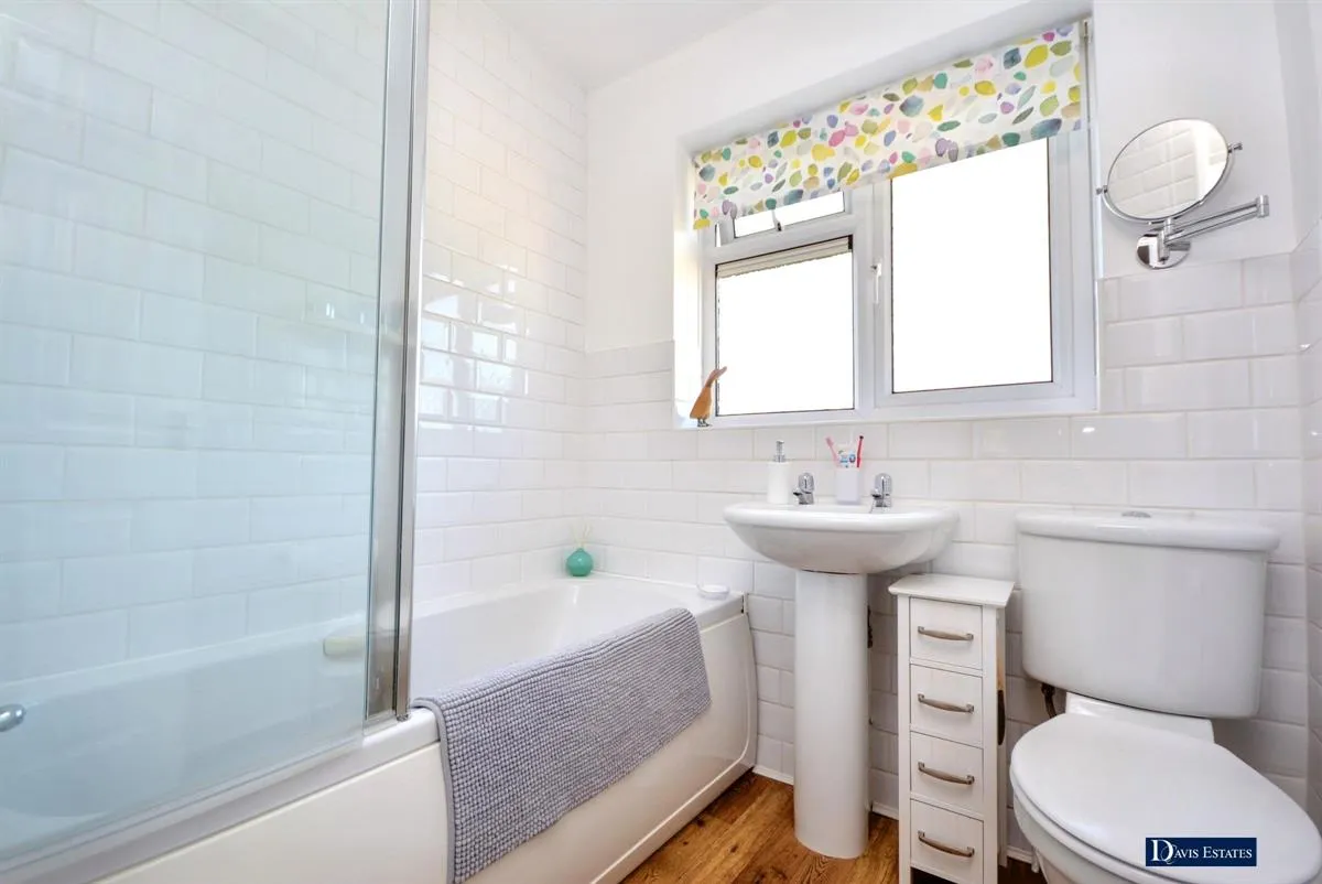 Carlton Road, Gidea Park, RM2, photo 13
