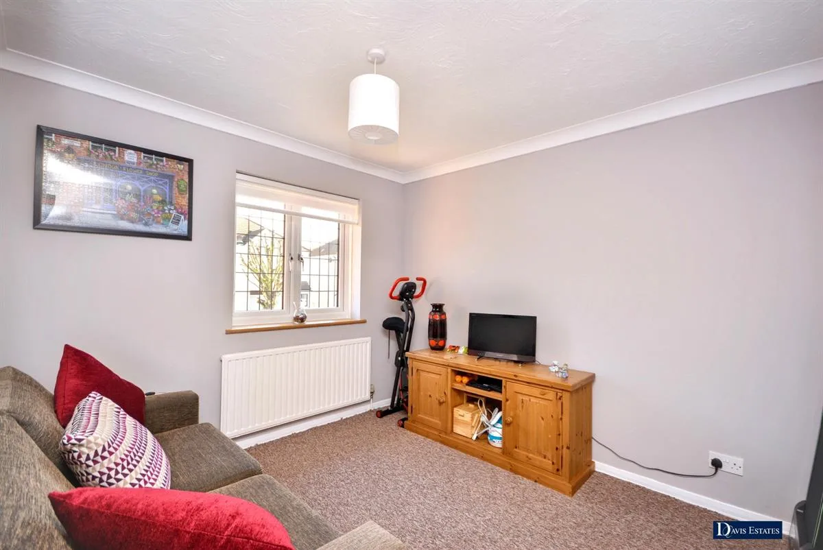 Carlton Road, Gidea Park, RM2, photo 11