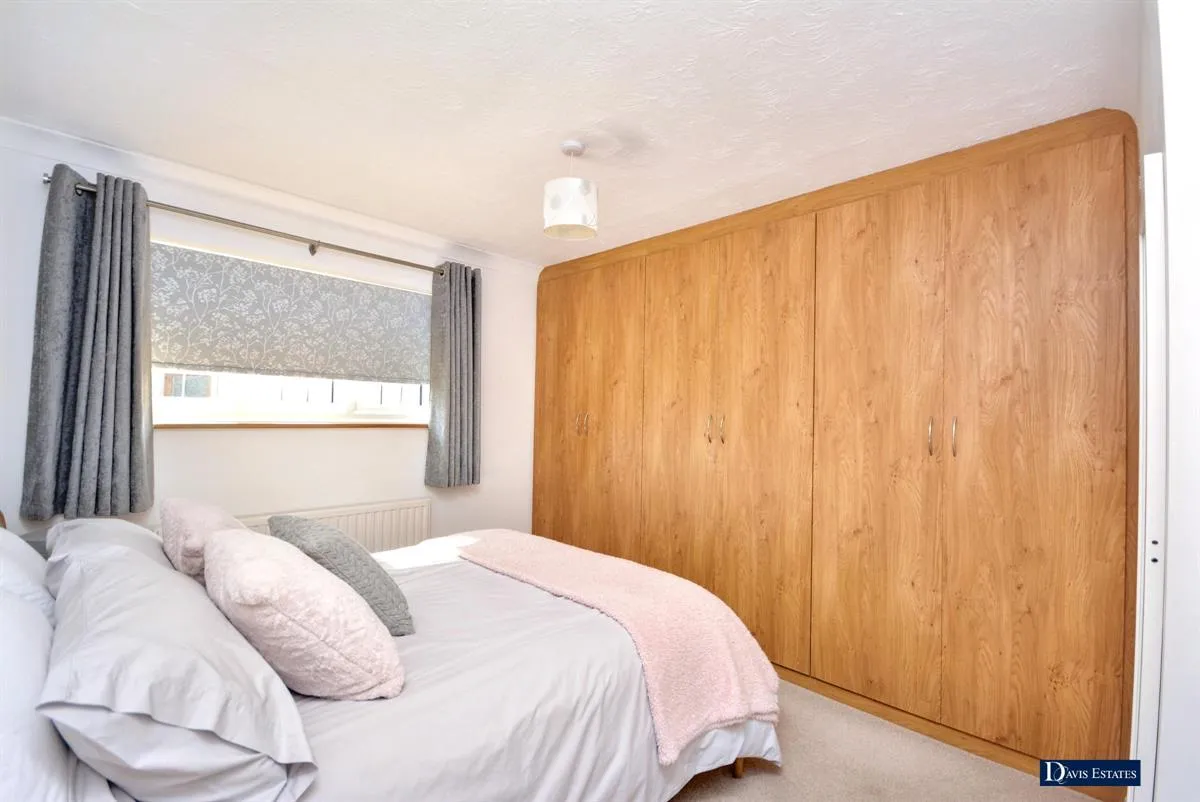 Carlton Road, Gidea Park, RM2, photo 10
