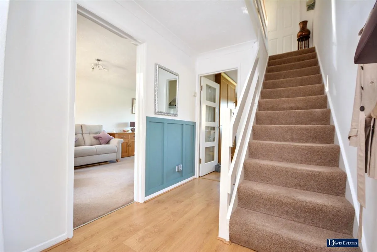 Carlton Road, Gidea Park, RM2, photo 5