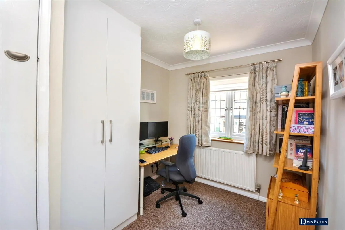 Carlton Road, Gidea Park, RM2, photo 12