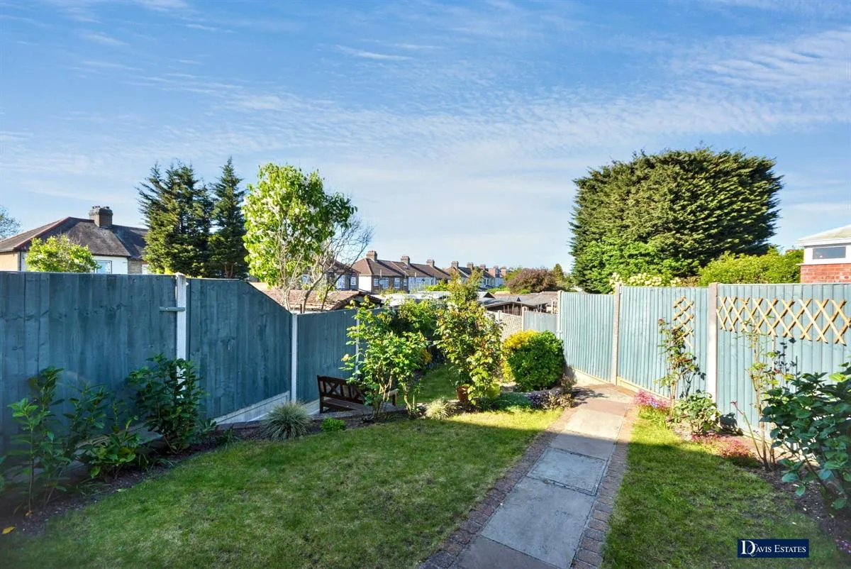 Carlton Road, Gidea Park, RM2, photo 4