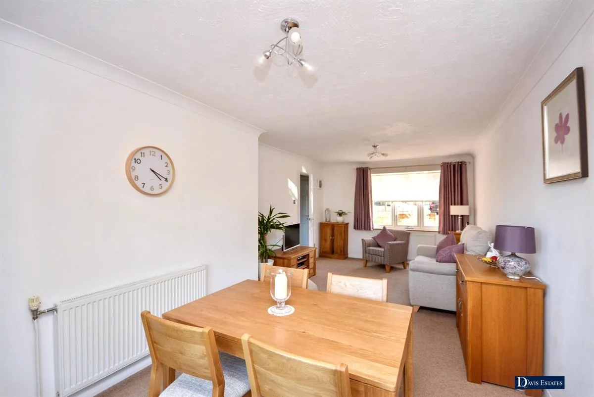 Carlton Road, Gidea Park, RM2, photo 6