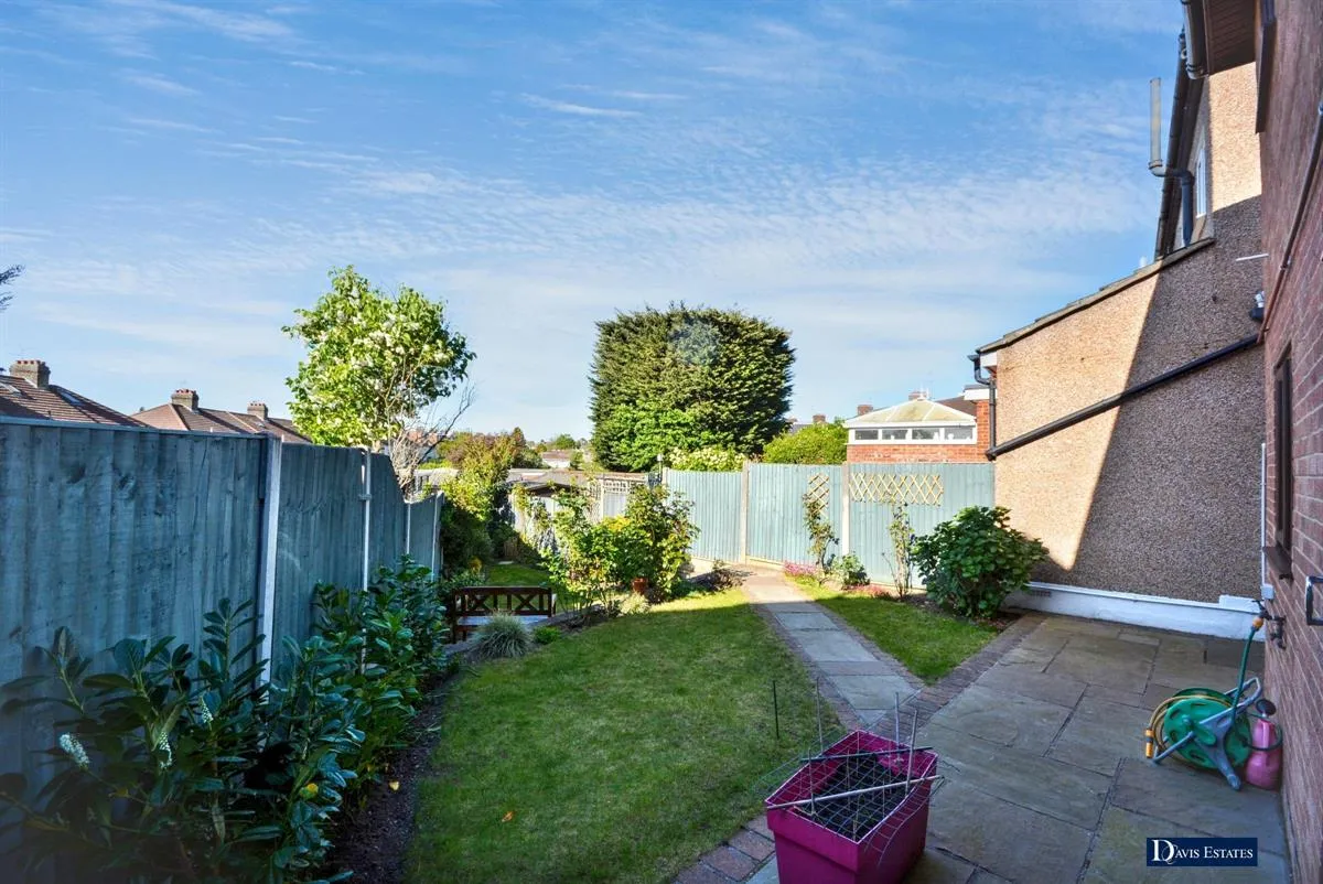 Carlton Road, Gidea Park, RM2, photo 14