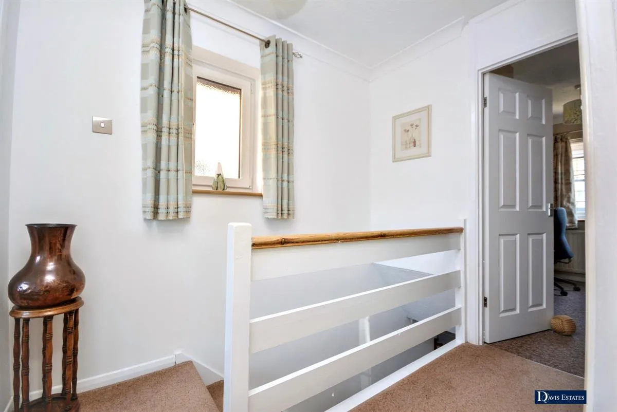 Carlton Road, Gidea Park, RM2, photo 9