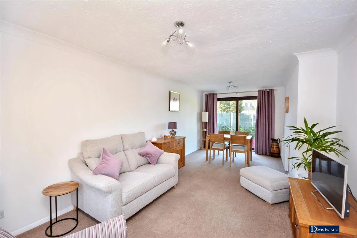 Carlton Road, Gidea Park, RM2, photo 2